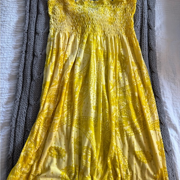 Smocked, Top, yellow, bathing suit, cover-up, size medium. Bin 8 - Picture 5 of 5